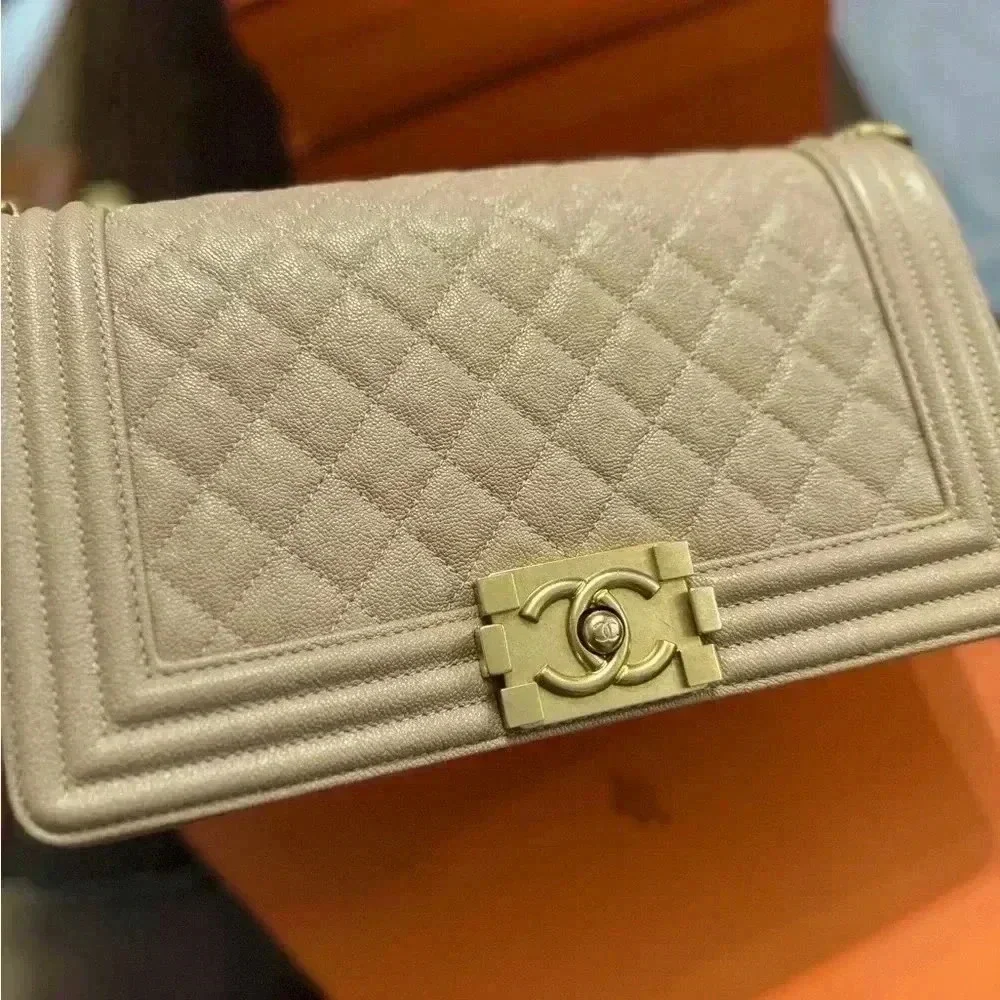 CHANEL New full set in hard to find color. Chanel medium boy bag